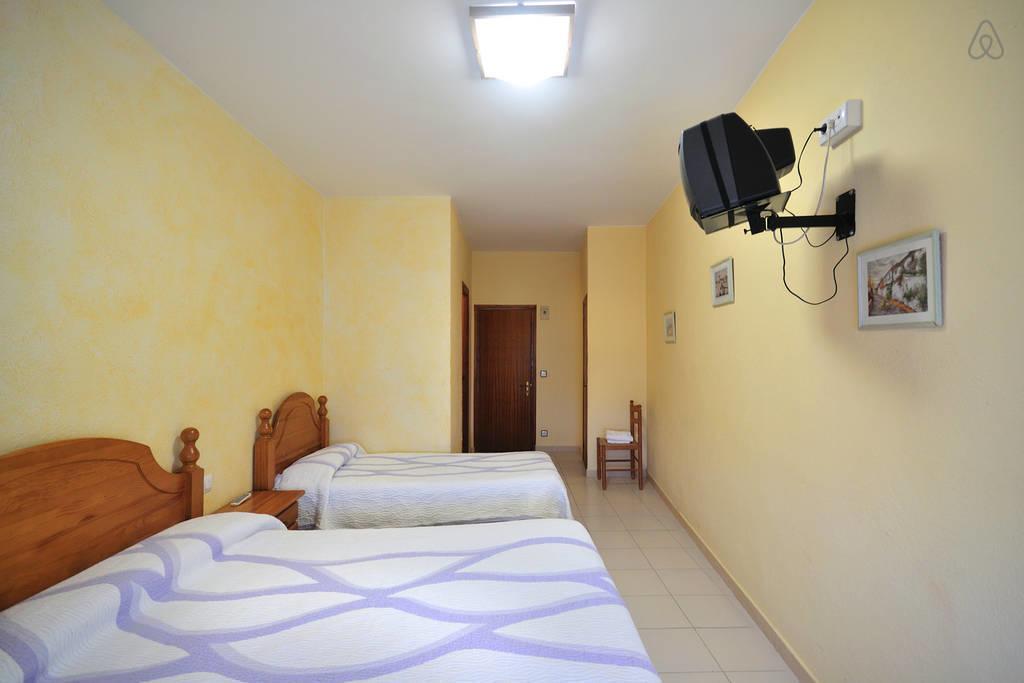 Pensio L'Avi Pep Hotel Saus Exterior photo